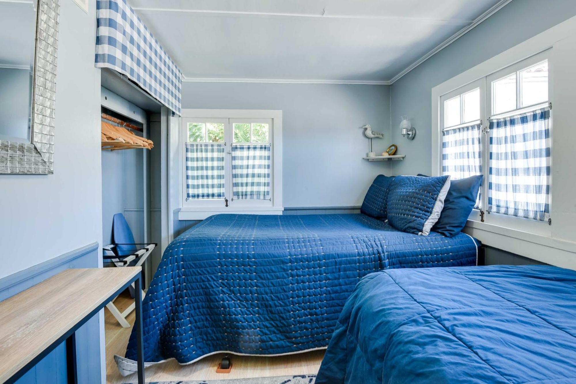Charming Catalina Gem With Deck Walk To The Beach! アバロン エクステリア 写真