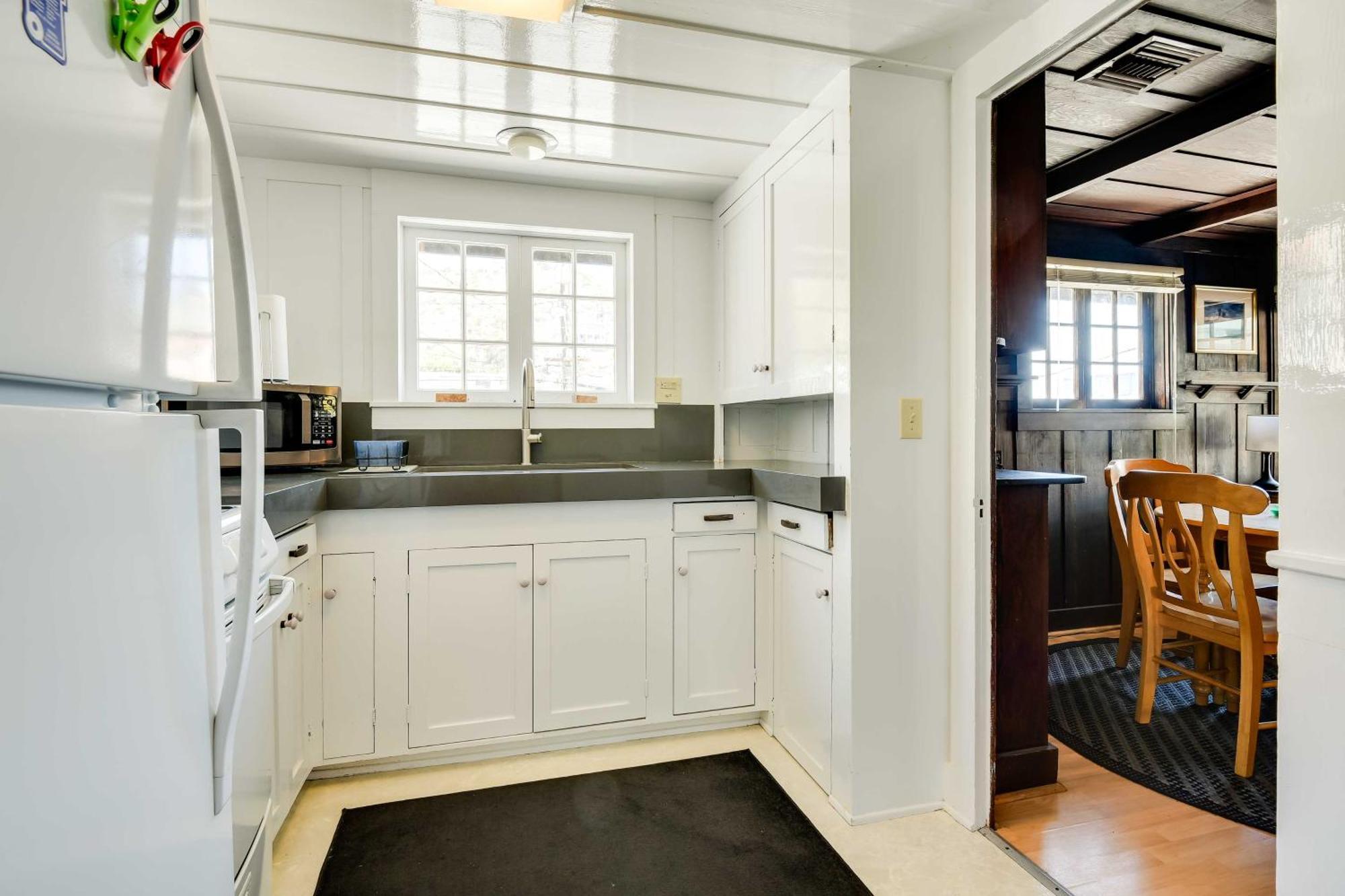 Charming Catalina Gem With Deck Walk To The Beach! アバロン エクステリア 写真