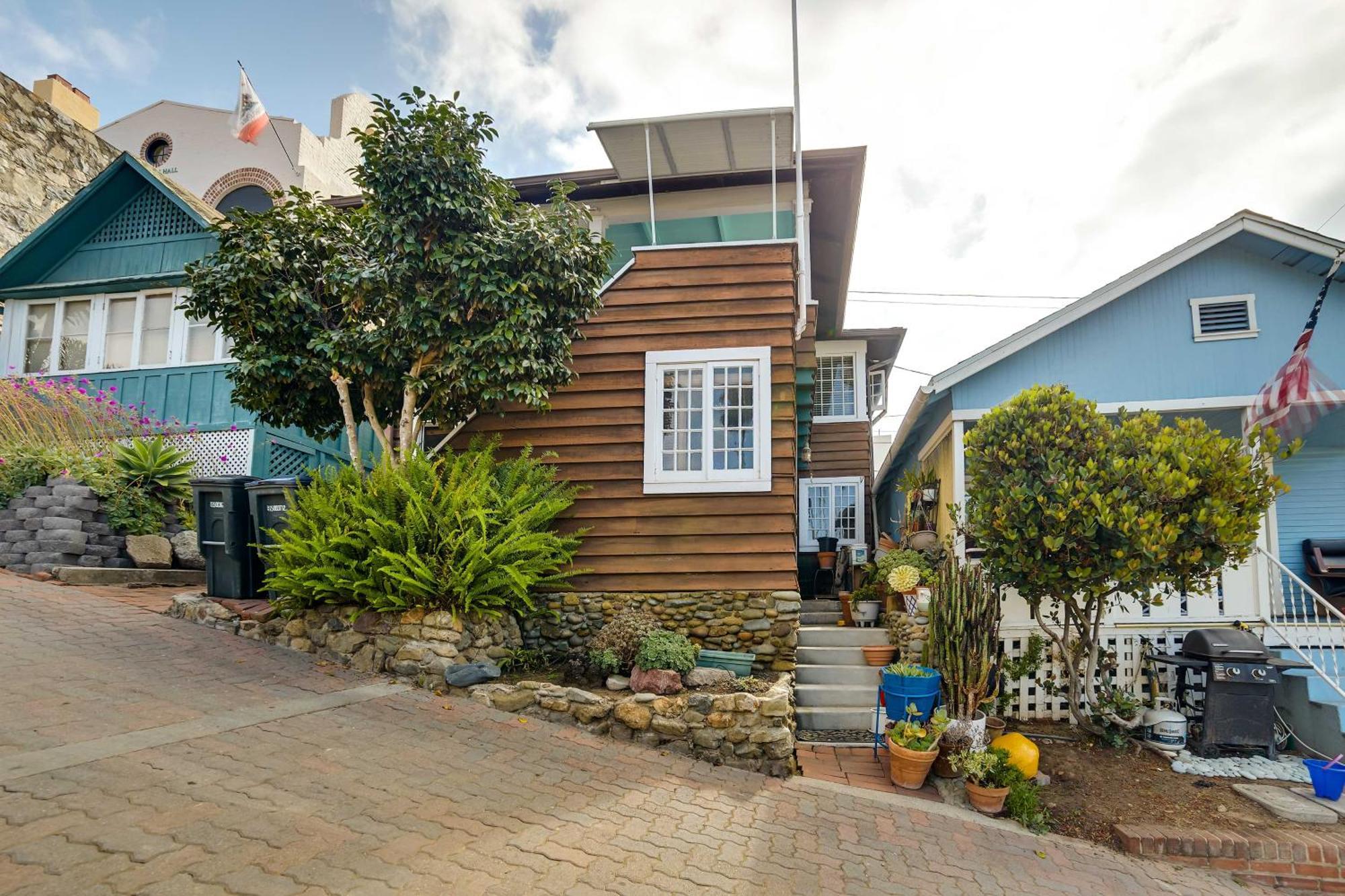 Charming Catalina Gem With Deck Walk To The Beach! アバロン エクステリア 写真