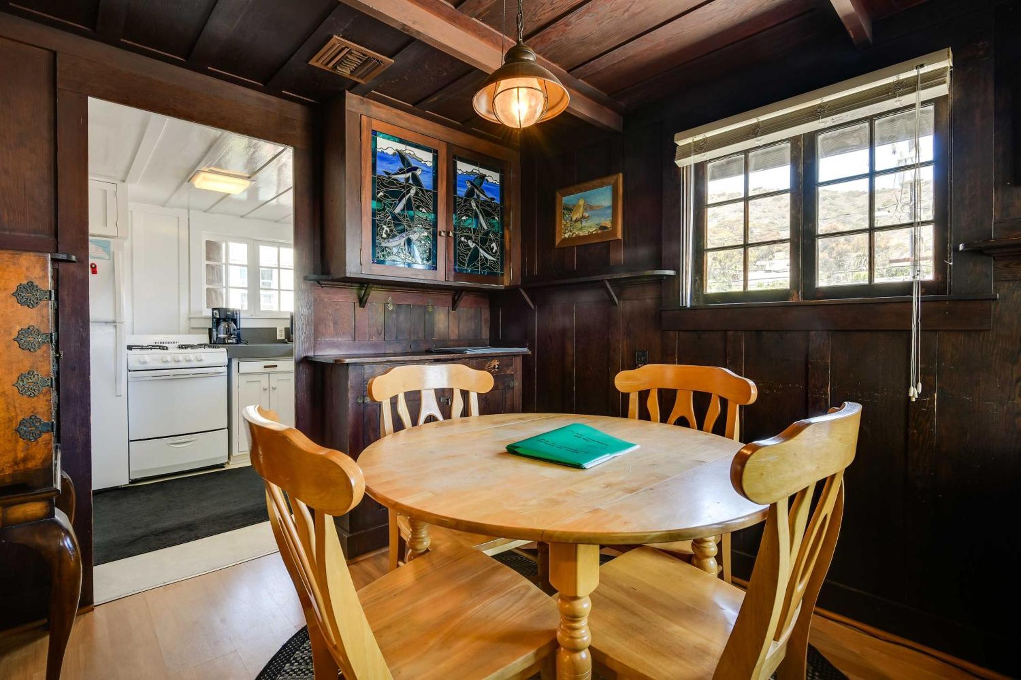 Charming Catalina Gem With Deck Walk To The Beach! アバロン エクステリア 写真