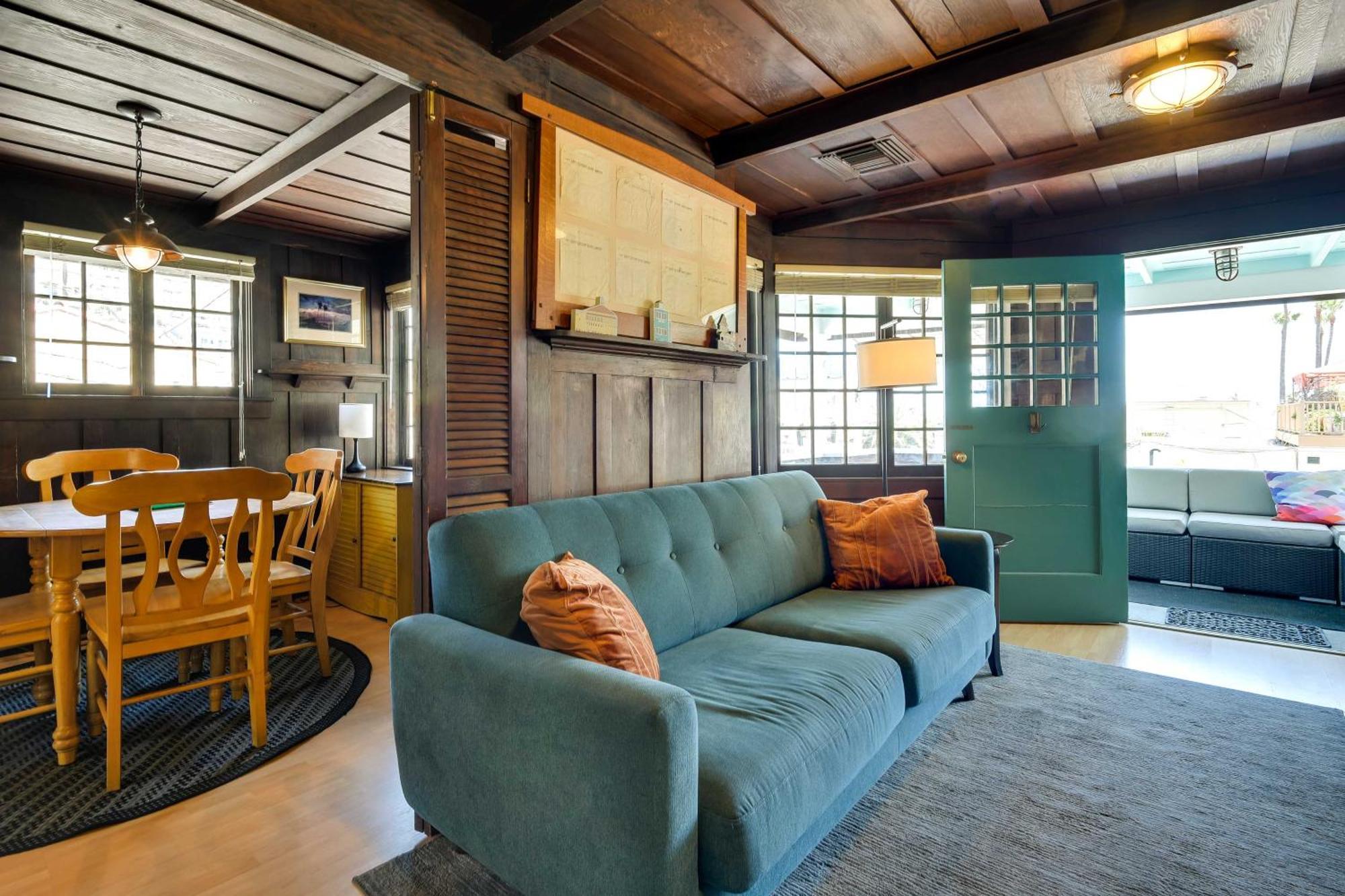 Charming Catalina Gem With Deck Walk To The Beach! アバロン エクステリア 写真